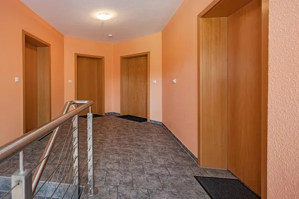 Fassade / Eingang  Ferienwohnung Sonnenblick mit Balkon und nur 800 m zum Strand