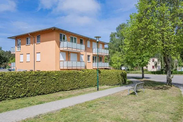 Fassade / Eingang  Ferienwohnung Sonnenblick mit Balkon und nur 800 m zum Strand