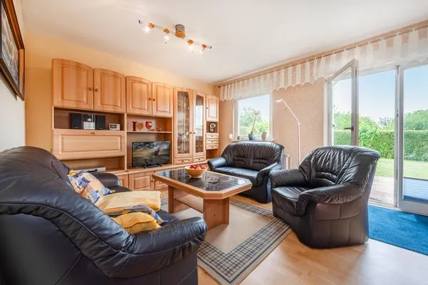 Wohnzimmer  Ferienhaus Albatros mit Terrasse, Balkon und Garten