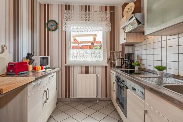 Küche / Küchenzeile  Ferienhaus Albatros mit Terrasse, Balkon und Garten