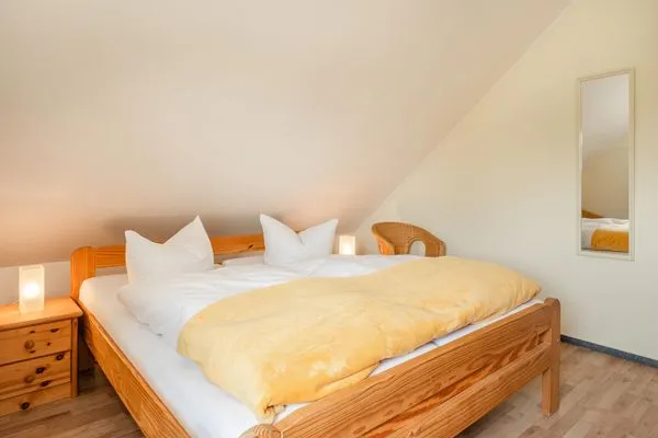 Schlafzimmer  Ferienhaus Albatros mit Terrasse, Balkon und Garten
