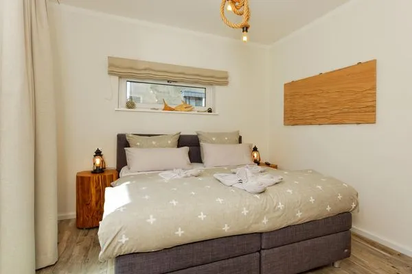 Schlafzimmer  Ferienhaus Reethäus'l mit Whirlpool, Sauna, Kamin und Terrasse