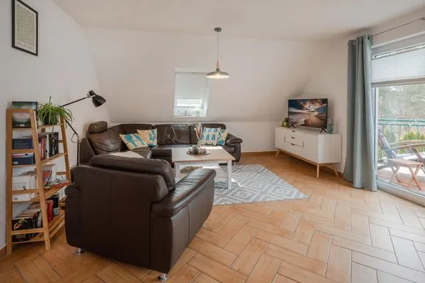 Wohnzimmer  Ferienwohnung Strandlerche mit Balkon, Badewanne und Dusche