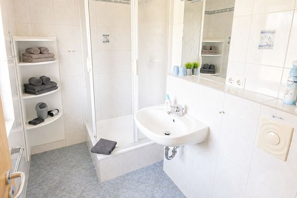  Neeberger Bootshus am Achterwasser Neeberg - Badezimmer