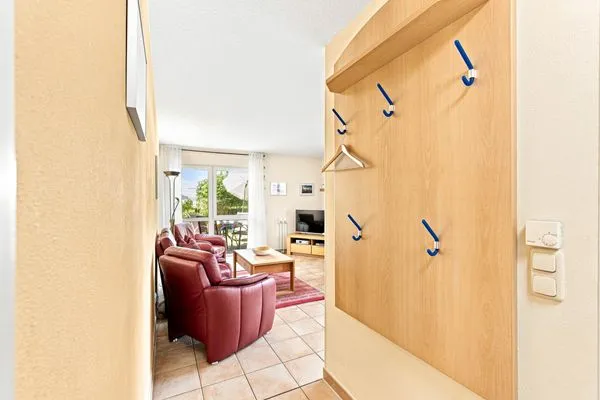 Blick vom Flur in das Wohnzimmer Residenz am Strand Wohnung 4-58
