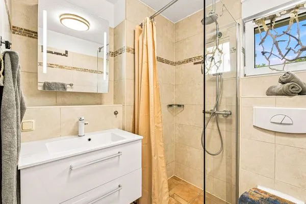 Bad mit Dusche und WC Residenz am Strand Wohnung 4-58