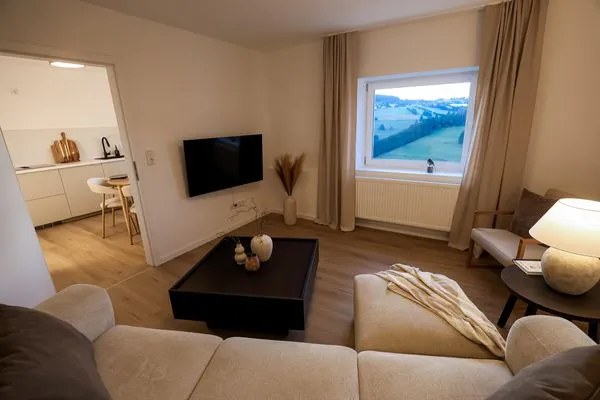 Wohnzimmer mit Zugang zur Küche und wunderschönem Blick  Finkenblick