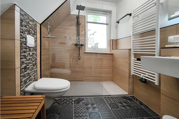 Badezimmer  Ferienwohnung Inselzeit auf 2 Etagen mit Strandkorb und Balkon