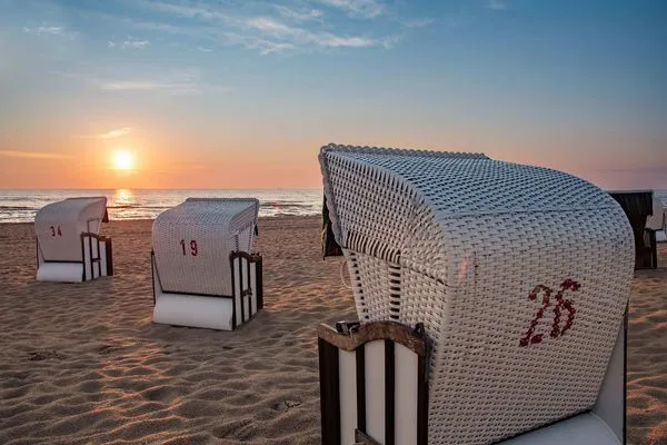   Ferienhaus Ostseeparadies mit 2 Bädern und Terrasse - der Strand ist nur 800 Meter entfernt