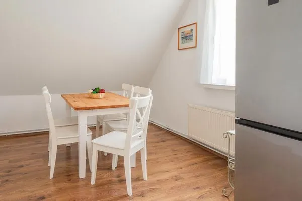 Wohnzimmer  Ferienwohnung Am Bahnhof mit 2 Bädern und nur 700 m zum Strand