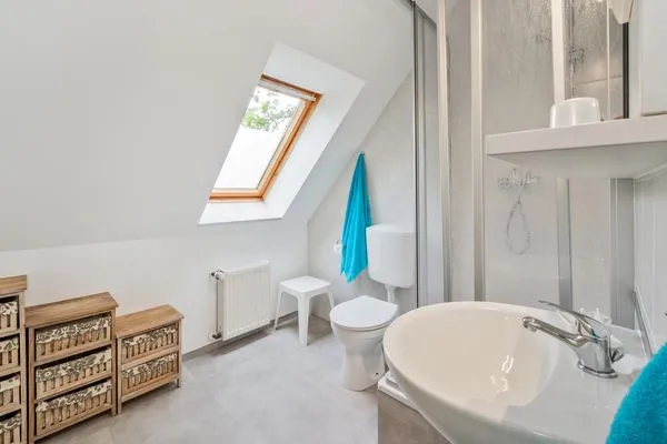 Badezimmer  Ferienwohnung Am Bahnhof mit 2 Bädern und nur 700 m zum Strand
