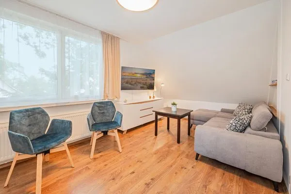 Wohnzimmer  Ferienwohnung Am Bahnhof mit 2 Bädern und nur 700 m zum Strand