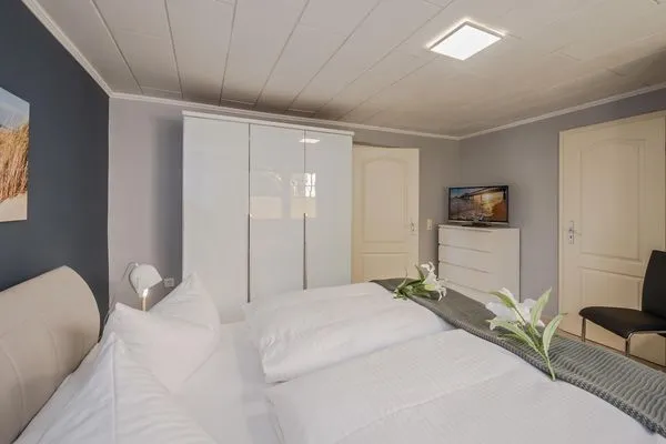 Schlafzimmer  Ferienwohnung Sanddorn mit Terrasse und nur 400 m zum Strand
