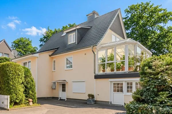 Fassade / Eingang  Ferienwohnung Sanddorn mit Terrasse und nur 400 m zum Strand