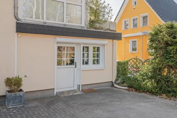 Fassade / Eingang  Ferienwohnung Sanddorn mit Terrasse und nur 400 m zum Strand