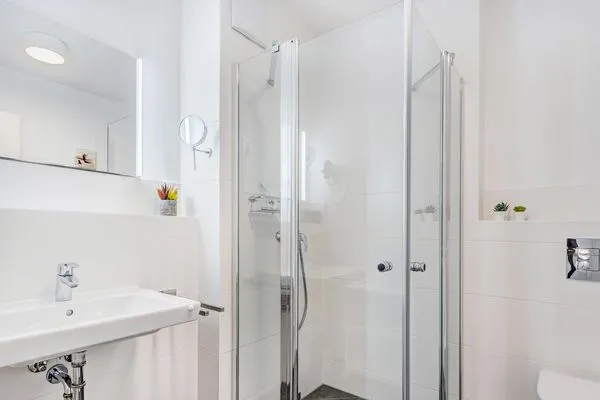 Badezimmer  Ferienwohnung Ostseenest Bernstein mit Terrasse & nur 800 m zum Strand