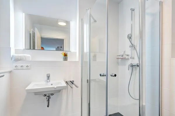 Badezimmer  Ferienwohnung Ostseenest Bernstein mit Terrasse & nur 800 m zum Strand