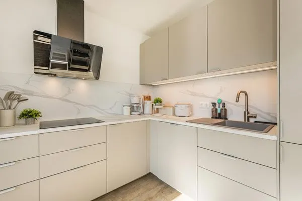 Küche / Küchenzeile  Ferienwohnung Haff & Herz mit Balkon, Freizeit- und Kinderspielbereich
