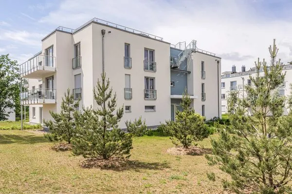 Fassade / Eingang  Ferienwohnung Haff & Herz mit Balkon, Freizeit- und Kinderspielbereich
