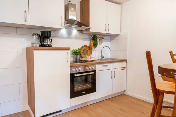 Küche / Küchenzeile Lassen Hof Ferienwohnung 'Roggenstuv' in Brodersby an der Schlei