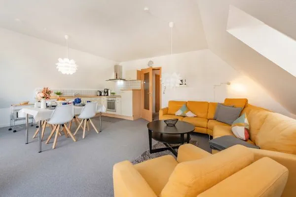 Wohnzimmer  Ferienwohnung Thusnelda mit Balkon und nur 500 m zum Strand