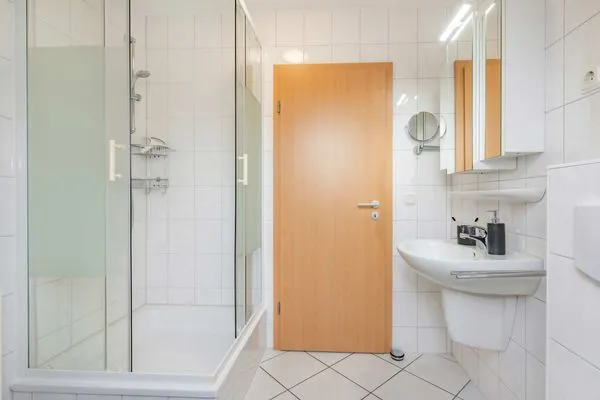 Badezimmer  Ferienwohnung Thusnelda mit Balkon und nur 500 m zum Strand