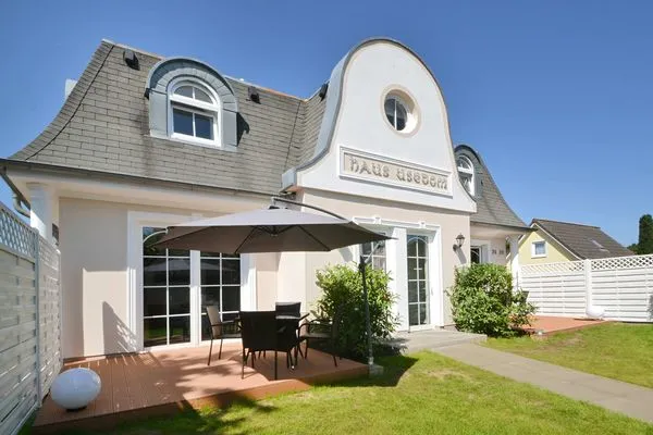 Fassade / Eingang Haus Usedom App. MeeresSpiegel mit Terrasse und nur 350 m zum Strand