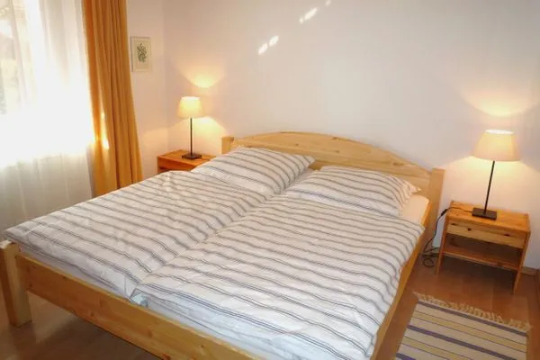 Schlafzimmer mit Doppelbett Zur Hanse Wohnung 1.2