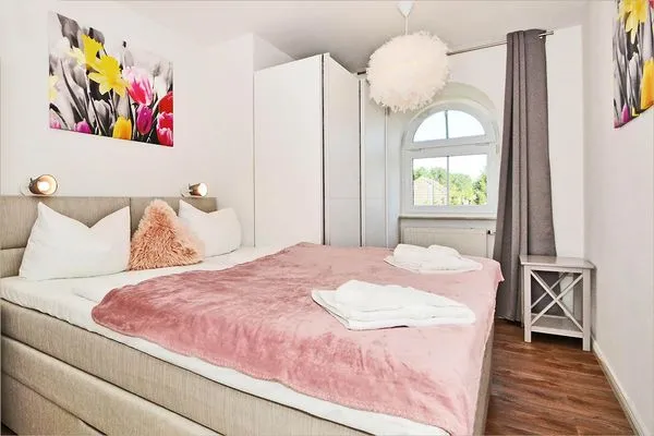 Schlafzimmer Haus Usedom App. MeeresKlang nur 350 m bis zum Strand mit Balkon