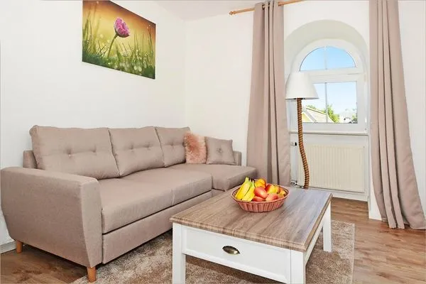 Wohnzimmer Haus Usedom App. MeeresKlang nur 350 m bis zum Strand mit Balkon