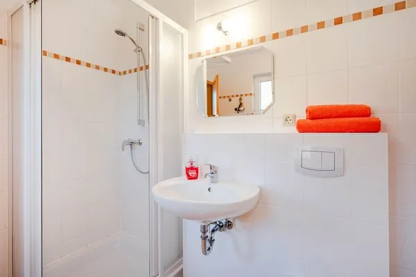 Badezimmer  Ferienhaus Golfblick mit Sonnenterrasse und Kamin