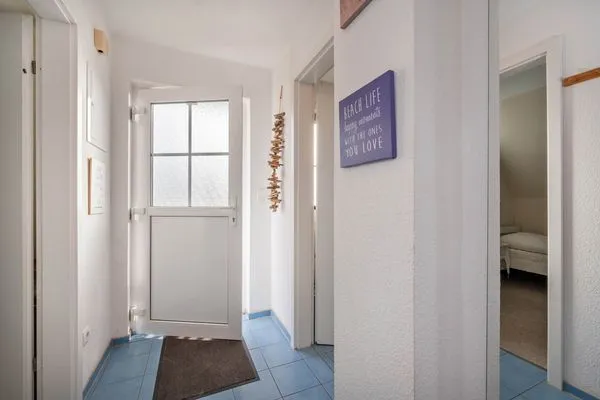 Fassade / Eingang  Ferienwohnung Strandbrise mit Kamin und Balkon