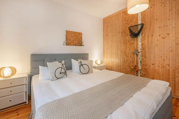 Schlafzimmer  Ferienhaus Rad Kapitän direkt am See mit Sauna und Terrasse