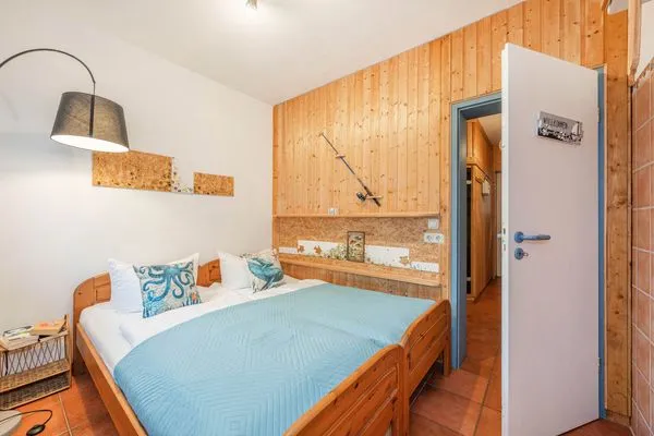 Schlafzimmer  Ferienhaus Rad Kapitän direkt am See mit Sauna und Terrasse