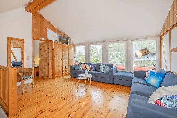 Wohnzimmer  Ferienhaus Rad Kapitän direkt am See mit Sauna und Terrasse