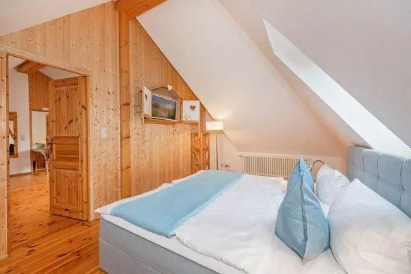 Schlafzimmer  Ferienhaus Rad Kapitän direkt am See mit Sauna und Terrasse