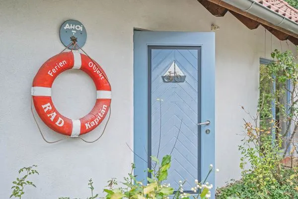 Fassade / Eingang  Ferienhaus Rad Kapitän direkt am See mit Sauna und Terrasse
