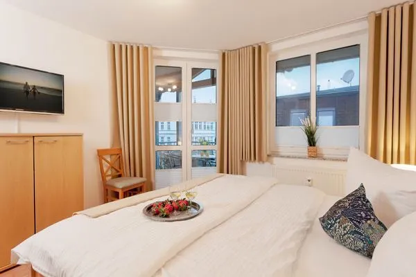 Schlafzimmer  Ferienwohnung Auszeit nur 100 m zum Strand mit Balkon