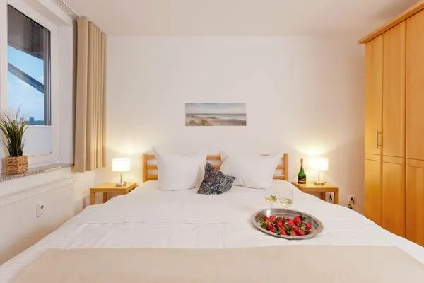 Schlafzimmer  Ferienwohnung Auszeit nur 100 m zum Strand mit Balkon