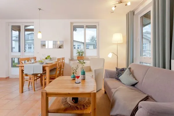 Wohnzimmer  Ferienwohnung Auszeit nur 100 m zum Strand mit Balkon