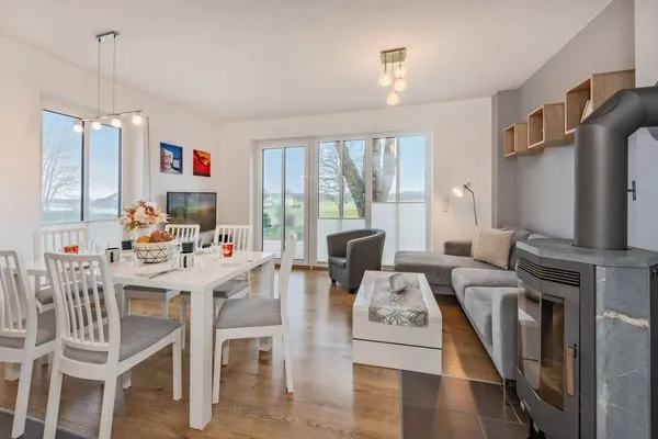 Hauptansicht  Ferienhaus Anemone mit Kamin und großer Sonnenterrasse