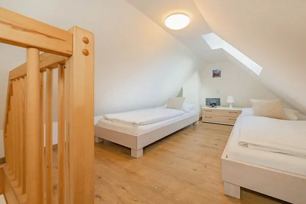Schlafzimmer  Ferienhaus Anemone mit Kamin und großer Sonnenterrasse