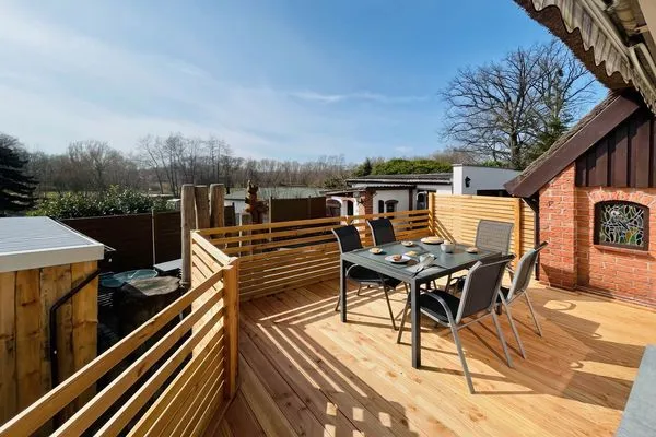 Terrasse Uns Schilfhus App. Nähstube nur 100 m zum Strand mit Terrasse