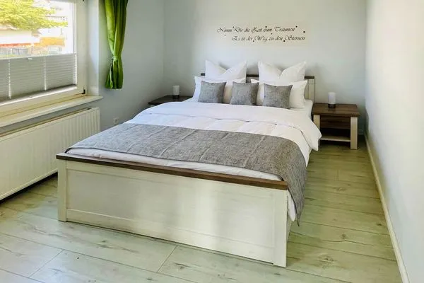 Schlafzimmer Uns Schilfhus App. Nähstube nur 100 m zum Strand mit Terrasse