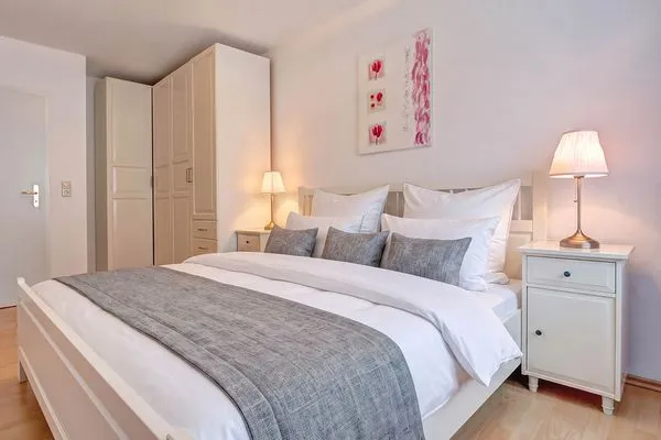 Schlafzimmer  Ferienwohnung Meereswoge mit Balkon und nur 100 m bis zum Strand