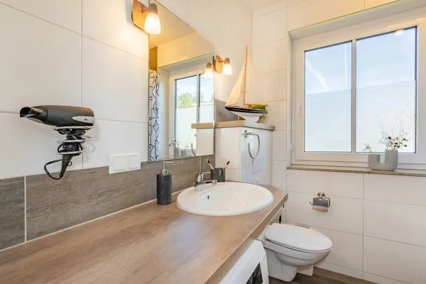 Badezimmer  Ferienhaus MeerSeenSucht mit Sauna, Terrasse und Grill