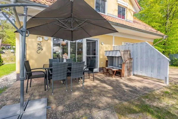 Fassade / Eingang  Ferienhaus MeerSeenSucht mit Sauna, Terrasse und Grill