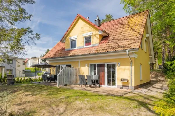 Fassade / Eingang  Ferienhaus MeerSeenSucht mit Sauna, Terrasse und Grill
