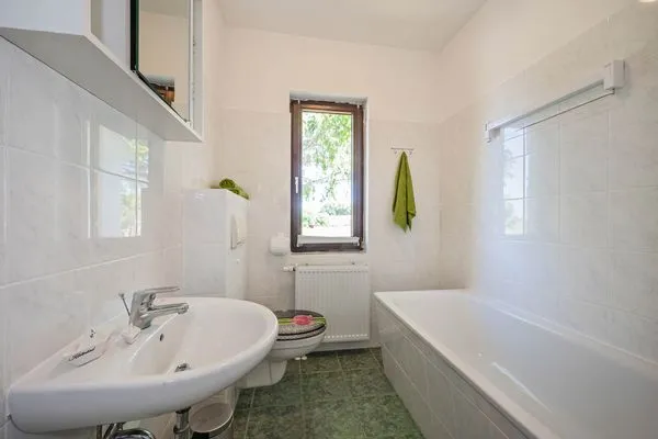 Badezimmer  Ferienhaus Mellenthin mit großer Terrasse - Hund willkommen