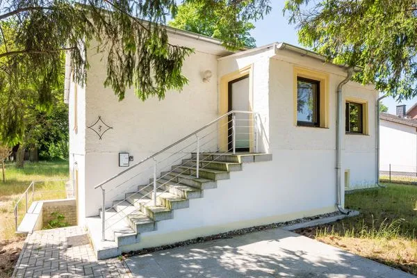 Fassade / Eingang  Ferienhaus Mellenthin mit großer Terrasse - Hund willkommen